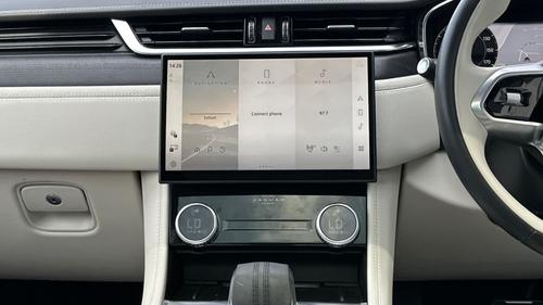Jaguar F-PACE Photo autoimg-2a2eb65e15800dc5d9845f2d2228be745c2bd660.jpg