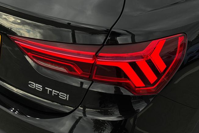 AUDI Q3 Photo 18