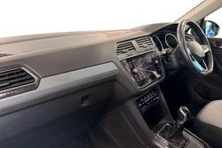 VOLKSWAGEN Tiguan Photo 2