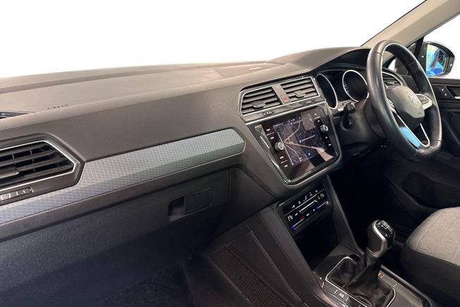 VOLKSWAGEN Tiguan Photo 2