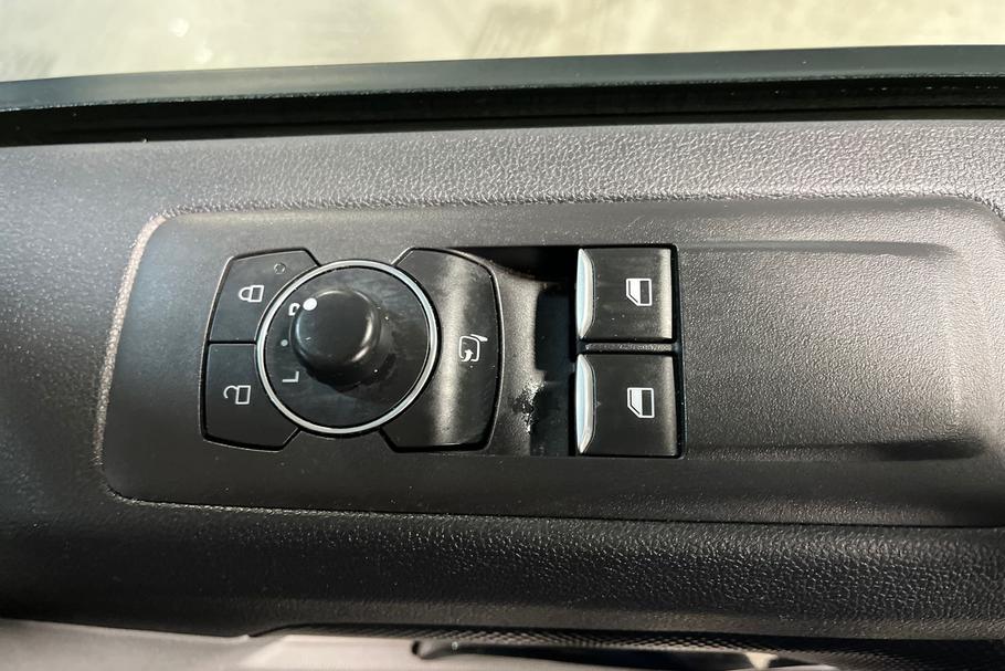 Used Ford TRANSIT CUSTOM LG24VMO 19