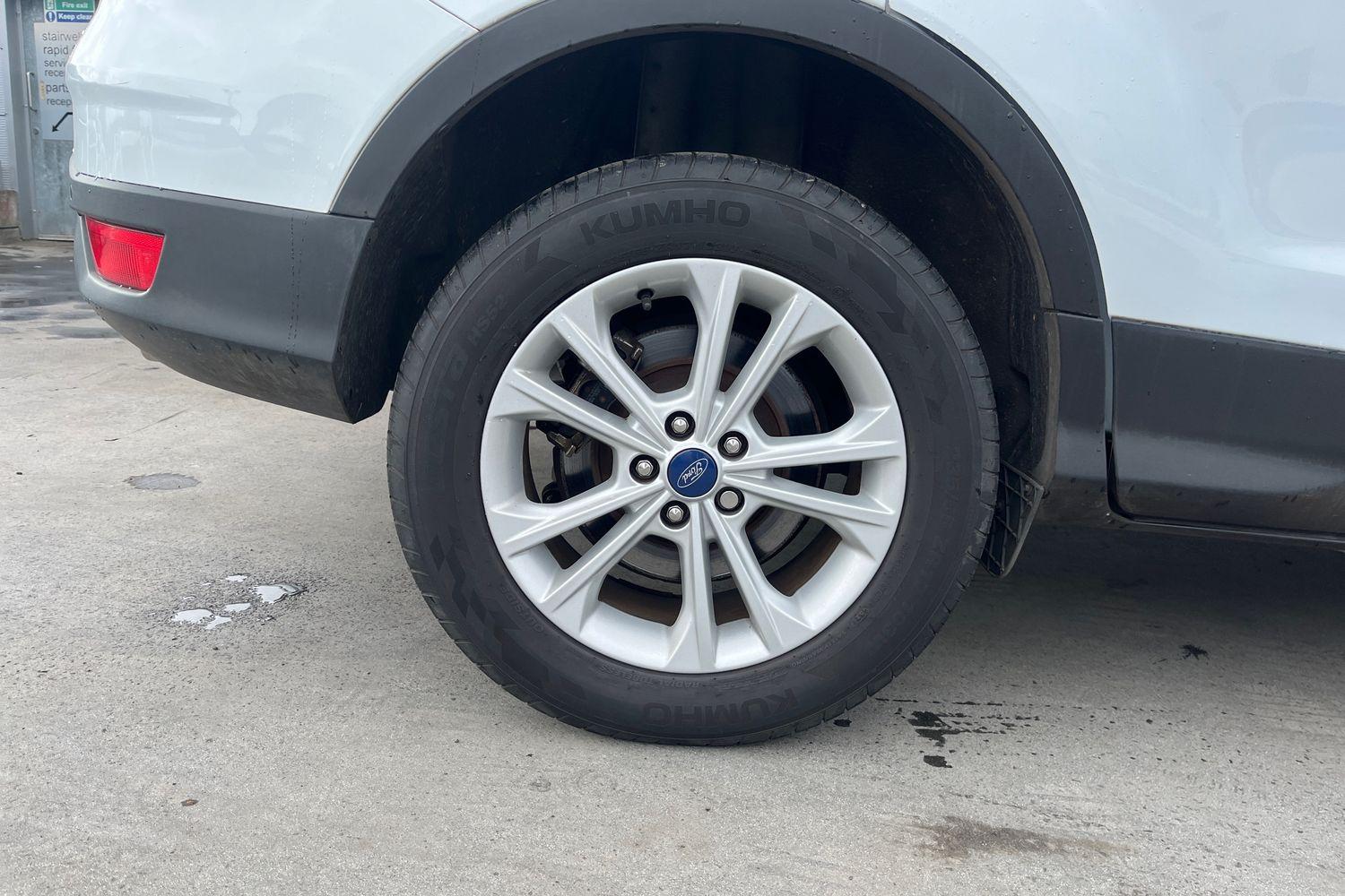 FORD KUGA Photo 7