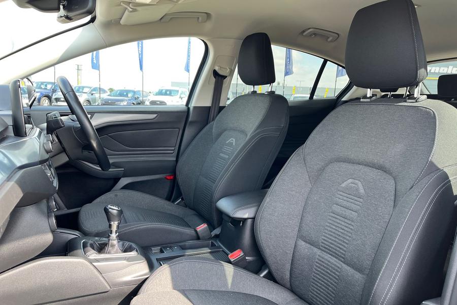 Ford Focus Photo autoimg-2a3ecf69b3faf8859987c21225b1da3ada987507.jpg