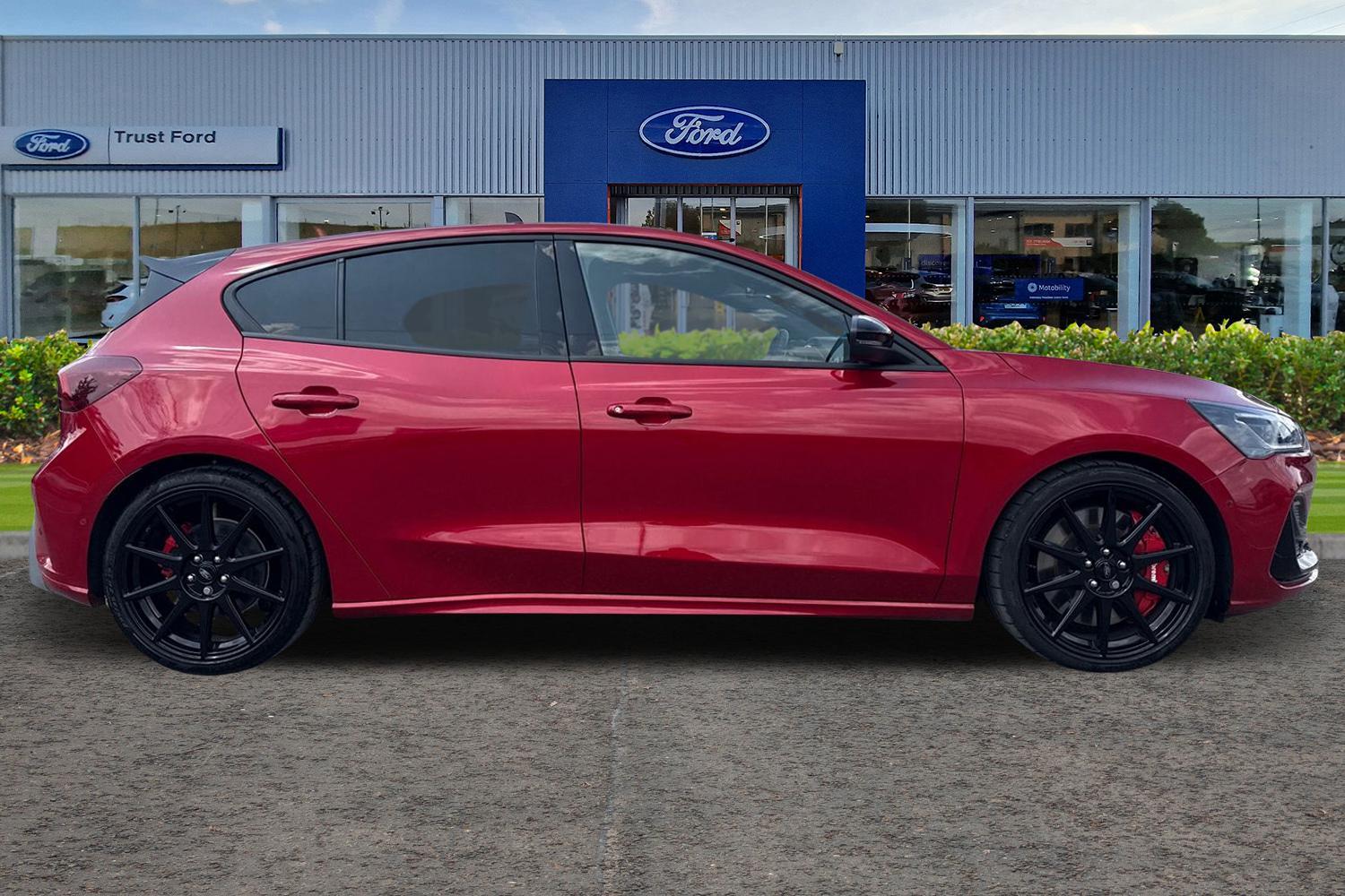 Ford FOCUS Photo 2