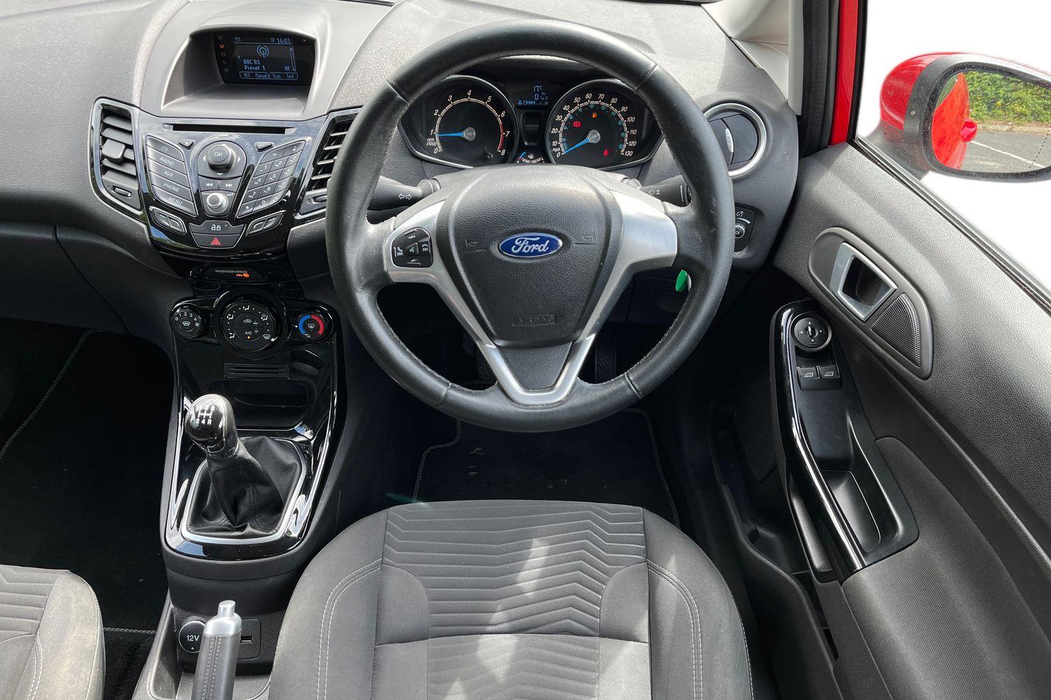 Ford FIESTA Photo 10