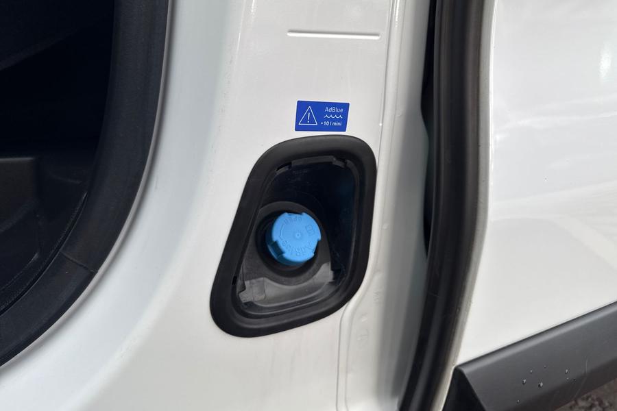 Vauxhall VIVARO Photo autoimg-2a41e3b2745db8c96051fe40b337ec1d1497143d.jpg