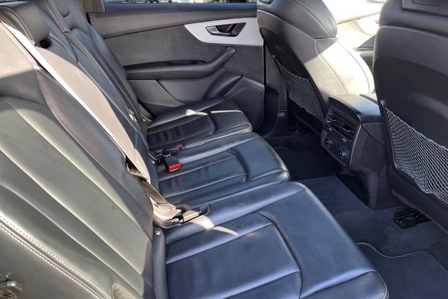AUDI Q7 Photo 44