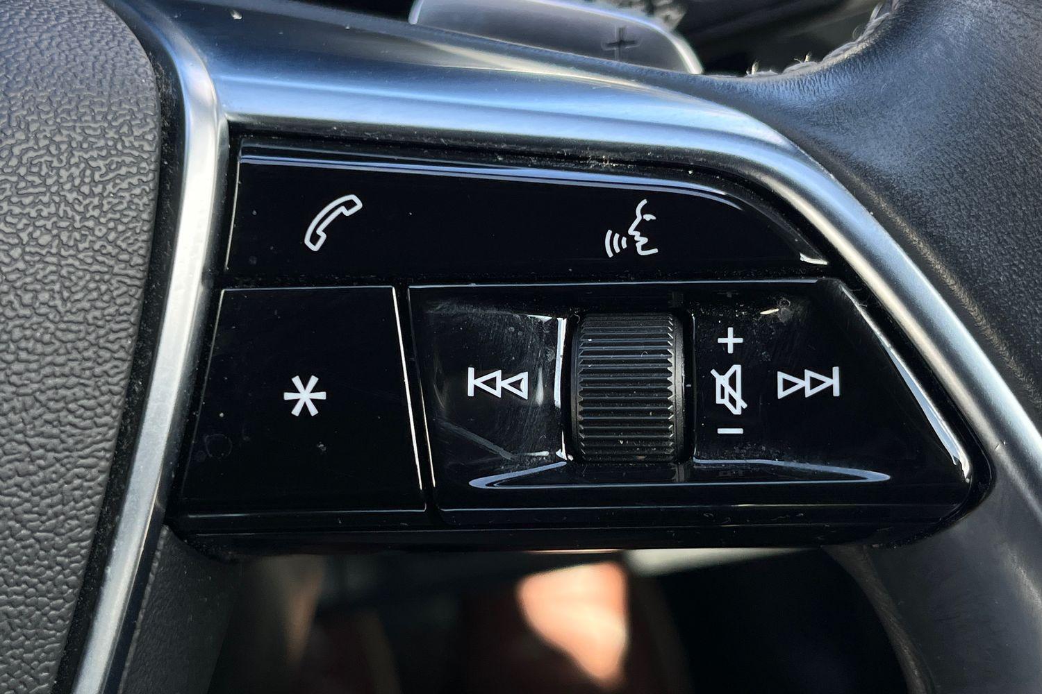 Audi e-tron Photo 24