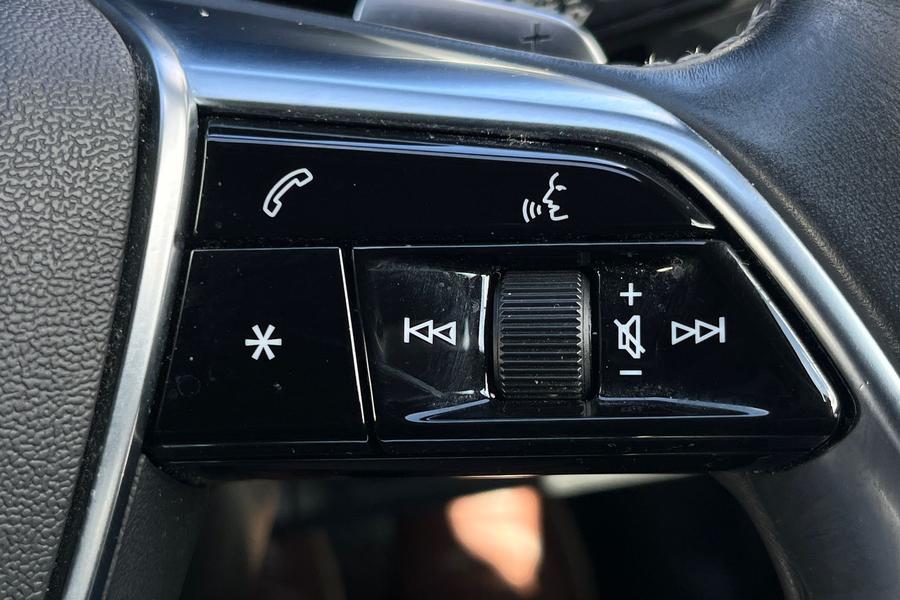 Audi e-tron Photo autoimg-2a5d5e9ccd0f6c81fe3a7c6cad94e5134e57c325.jpg