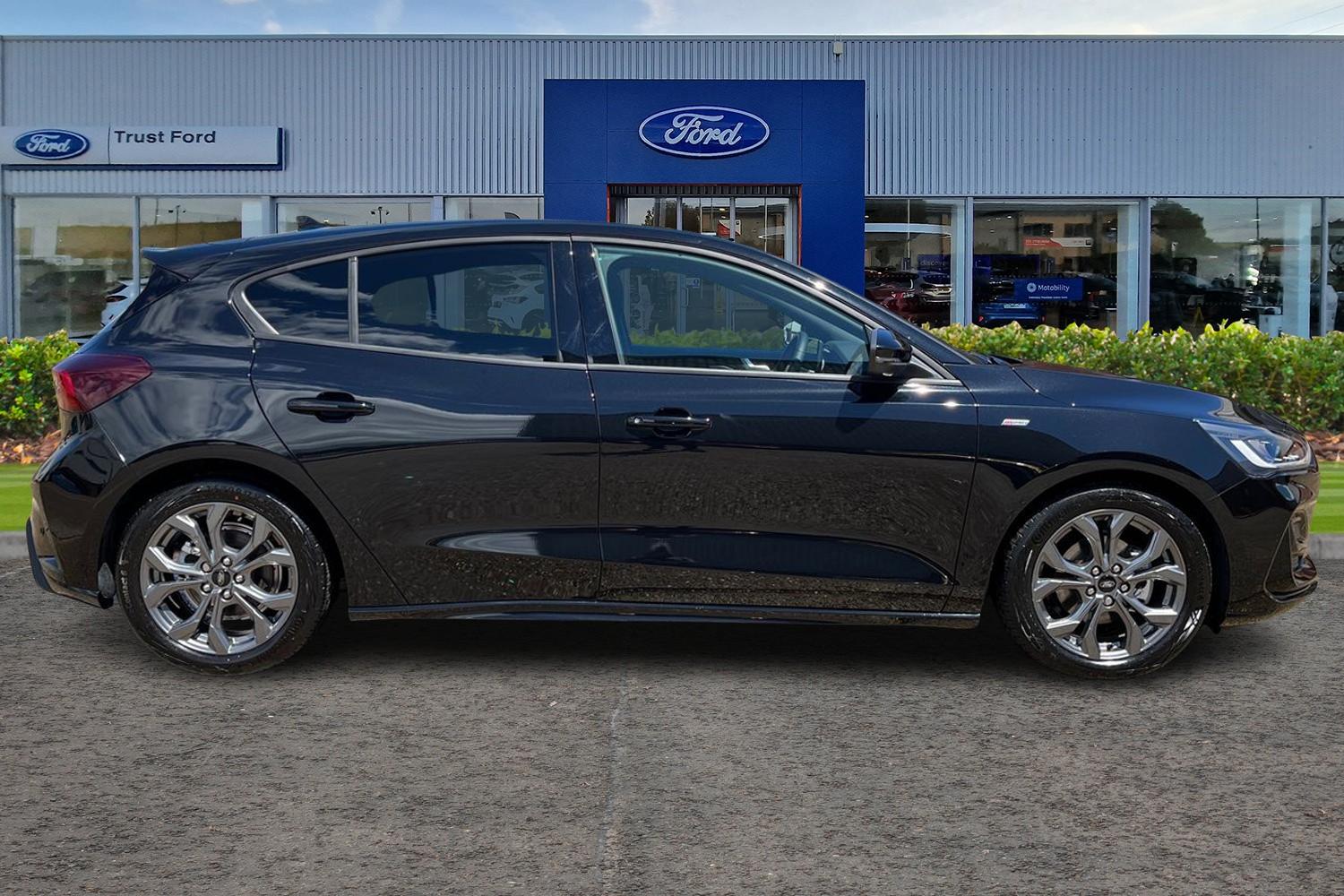 Ford Focus Photo 2