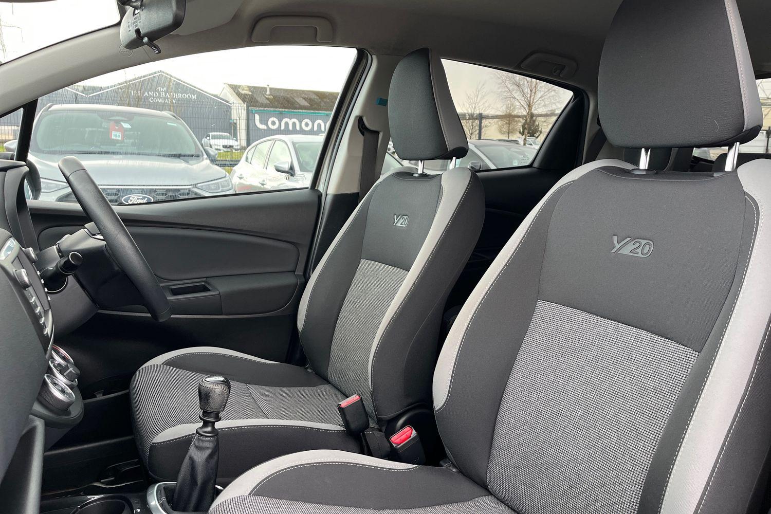 Toyota Yaris Photo 18