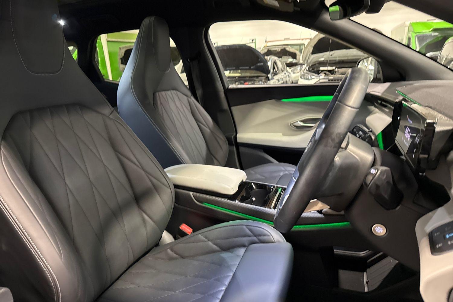 Ford Explorer Photo 16