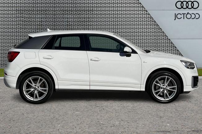 AUDI Q2 Photo 4