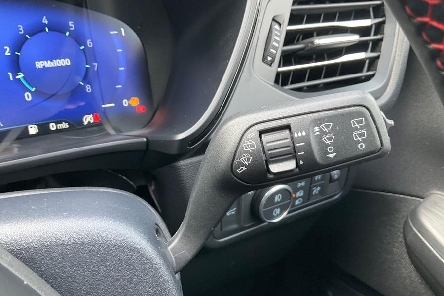Ford Kuga Photo autoimg-2a68a8b61947f8115307021d1b875e17063cf860.jpg