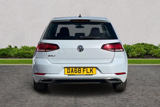 Volkswagen Golf Photo autoimg-2a6c035aa18f2263bbaf5faf86b0c24686827f94.jpg