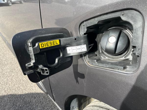 Vauxhall Vivaro Photo autoimg-2a747ea2b8902513bf134d34b511f1ae634e8f83.jpg