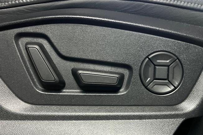 AUDI Q8 Photo 25