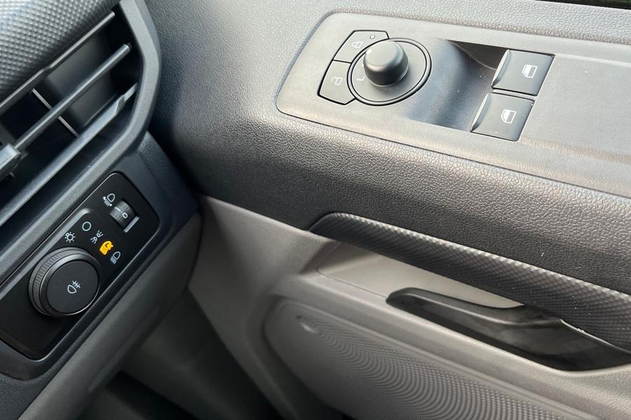 Ford TRANSIT E-CUSTOM Photo autoimg-2a8187ad3432127436e25245b2ffbd17121e8390.jpg
