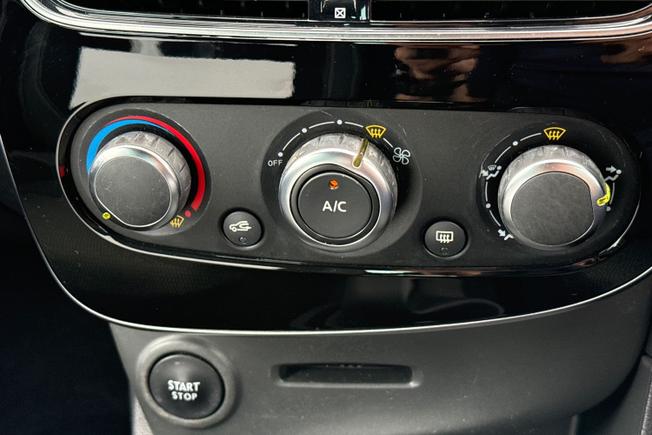 RENAULT Clio Photo 23