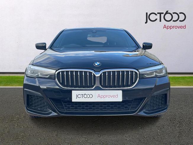 BMW 5 Series Photo 8