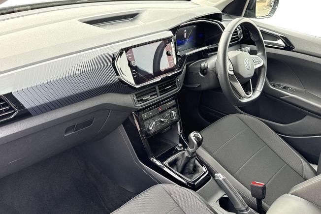VOLKSWAGEN T-Cross Photo 2