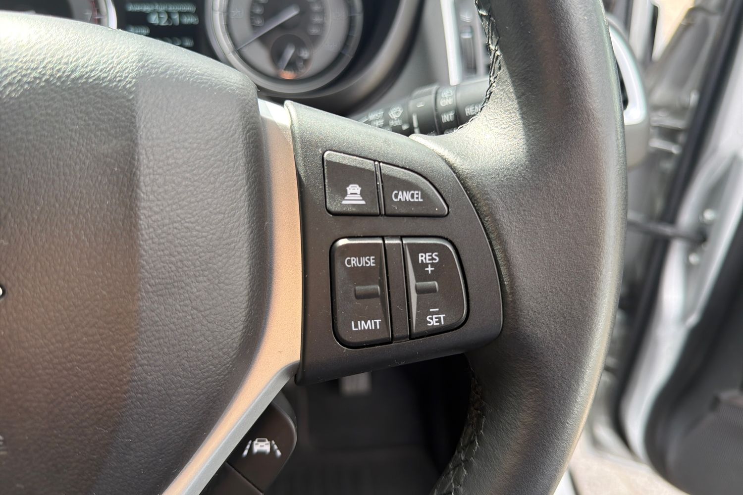 Suzuki S-Cross Photo 23
