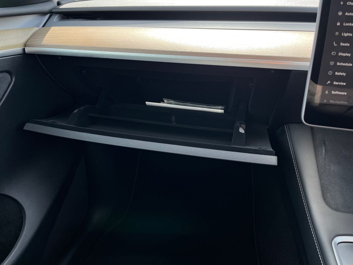TESLA Model Y Photo 30