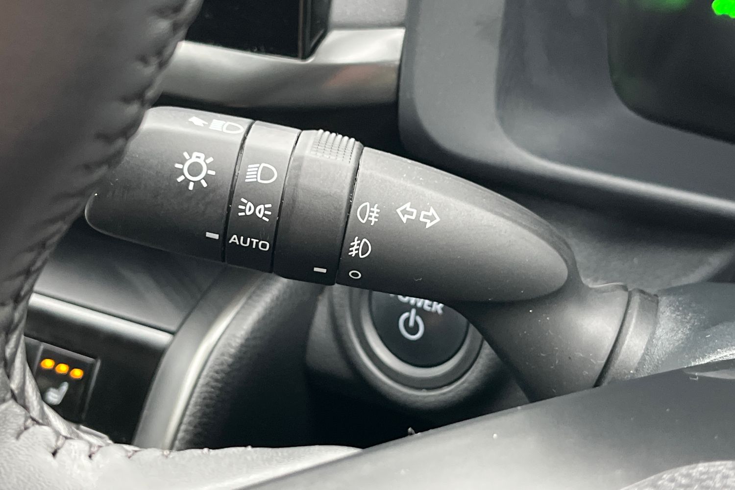 Toyota C-HR Photo 13