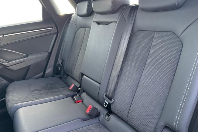 AUDI Q3 Photo 9