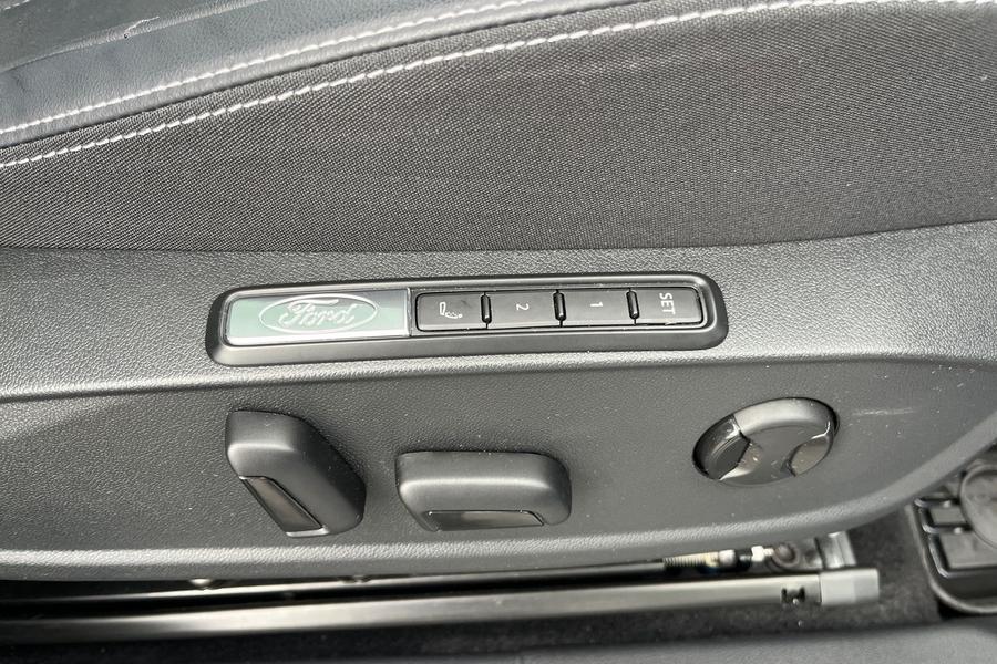 Ford EXPLORER Photo autoimg-2a98859e7d3f4b76397827becab8013e215b3a43.jpg