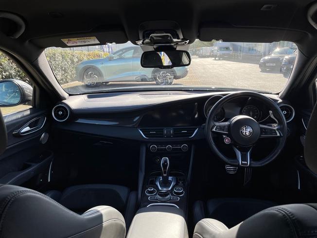 ALFA ROMEO Giulia Photo 24