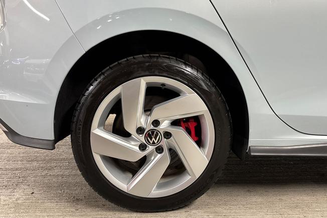VOLKSWAGEN Golf Photo 5