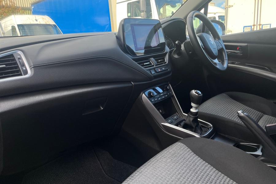 Suzuki S-CROSS Photo autoimg-2abdb539a613ed83b2c20267ee61efb14254d2cd.jpg