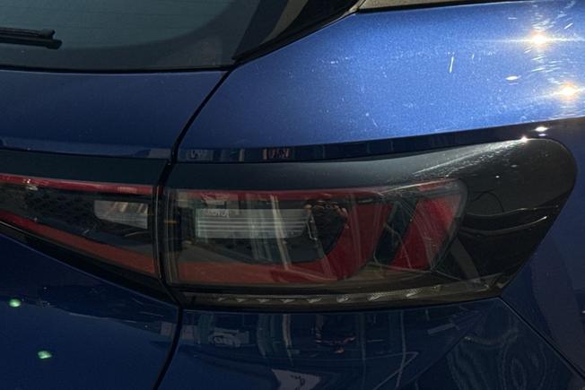 VOLKSWAGEN ID.4 Photo 18