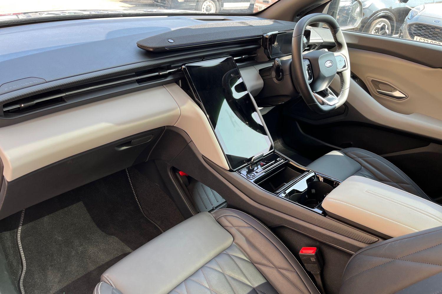 Ford Explorer Photo 17