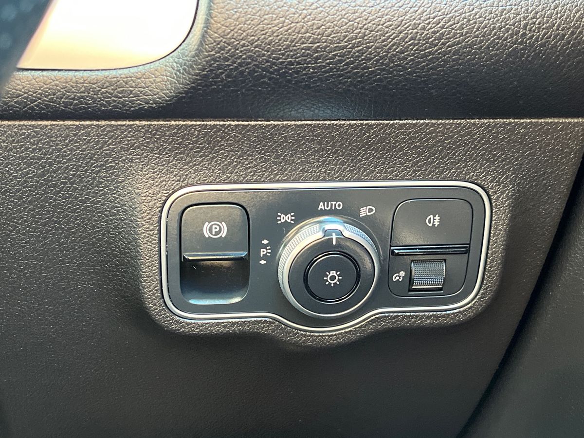 Mercedes-Benz EQB Photo 38