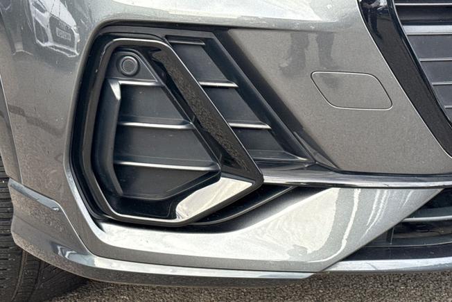 AUDI Q3 Photo 22