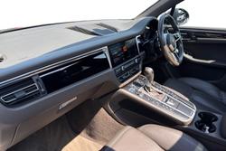 PORSCHE Macan Photo 2