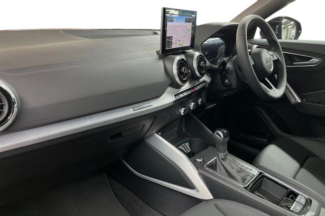 AUDI Q2 Photo 2