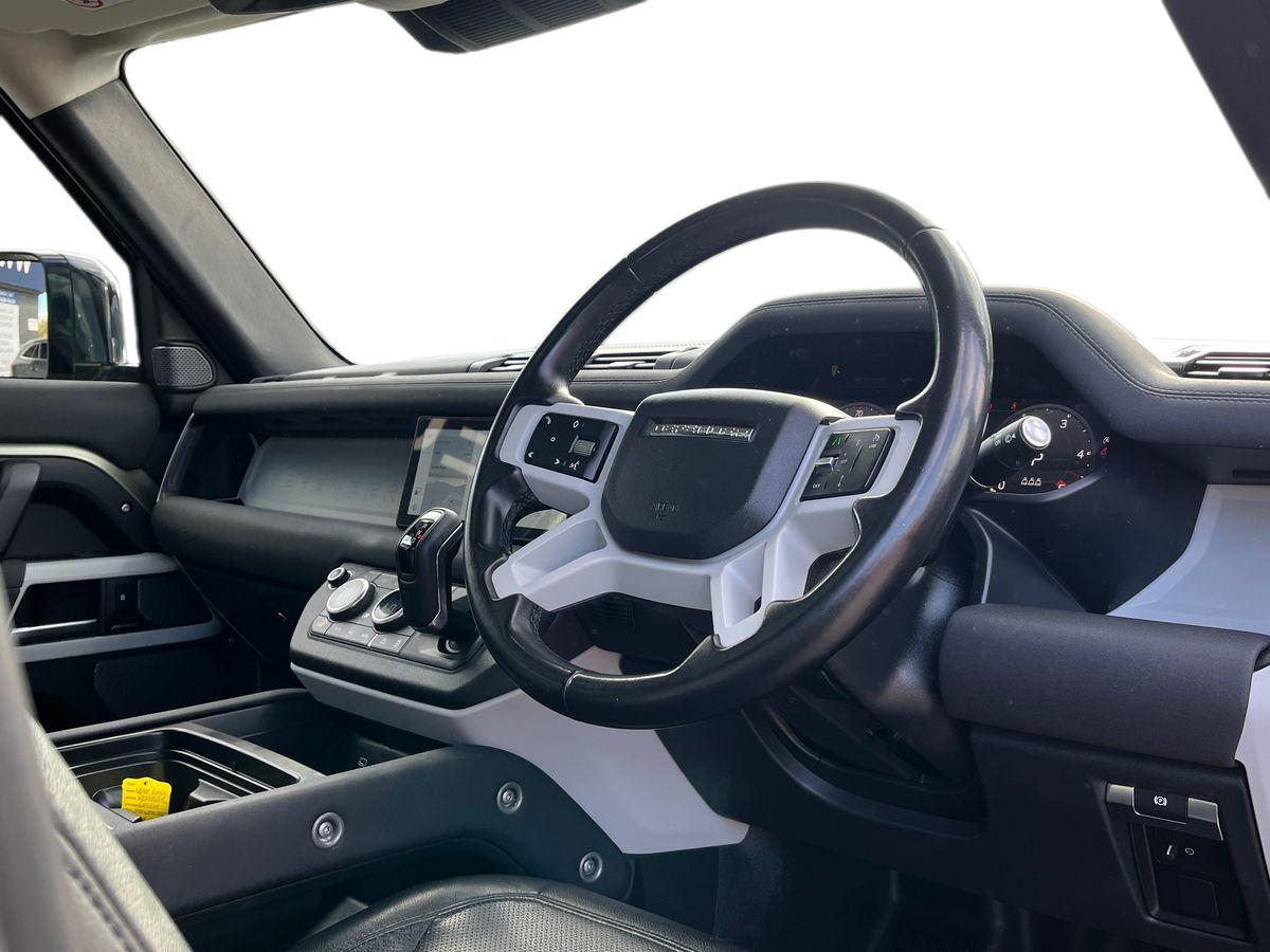 Land Rover Defender 110 Photo 20