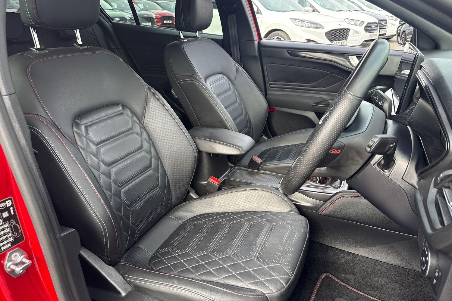 Ford FOCUS Photo 16