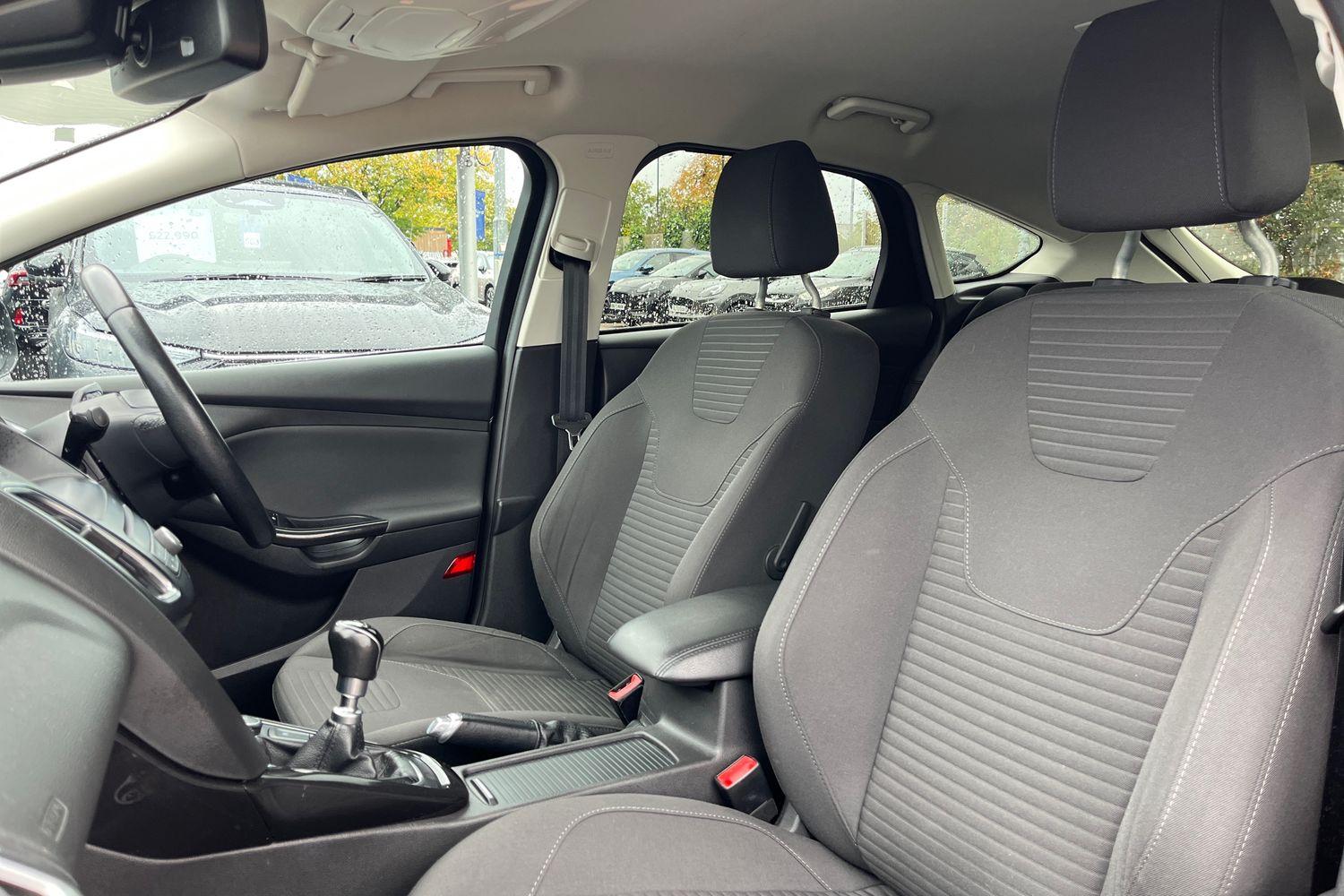 Ford Focus Photo 18