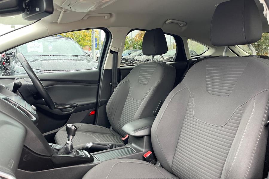 Ford Focus Photo autoimg-2ad19a3c9107f38b69d6bef800303005a351ac7c.jpg