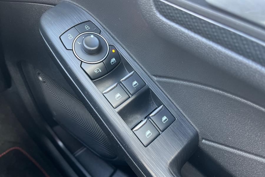 Ford Kuga Photo autoimg-2ad35ffee5168183982aa8cc6303b29f014d40c6.jpg