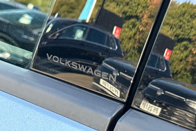 VOLKSWAGEN T-Roc Photo 24