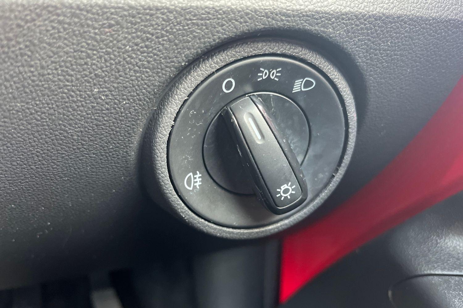 Volkswagen UP Photo 28