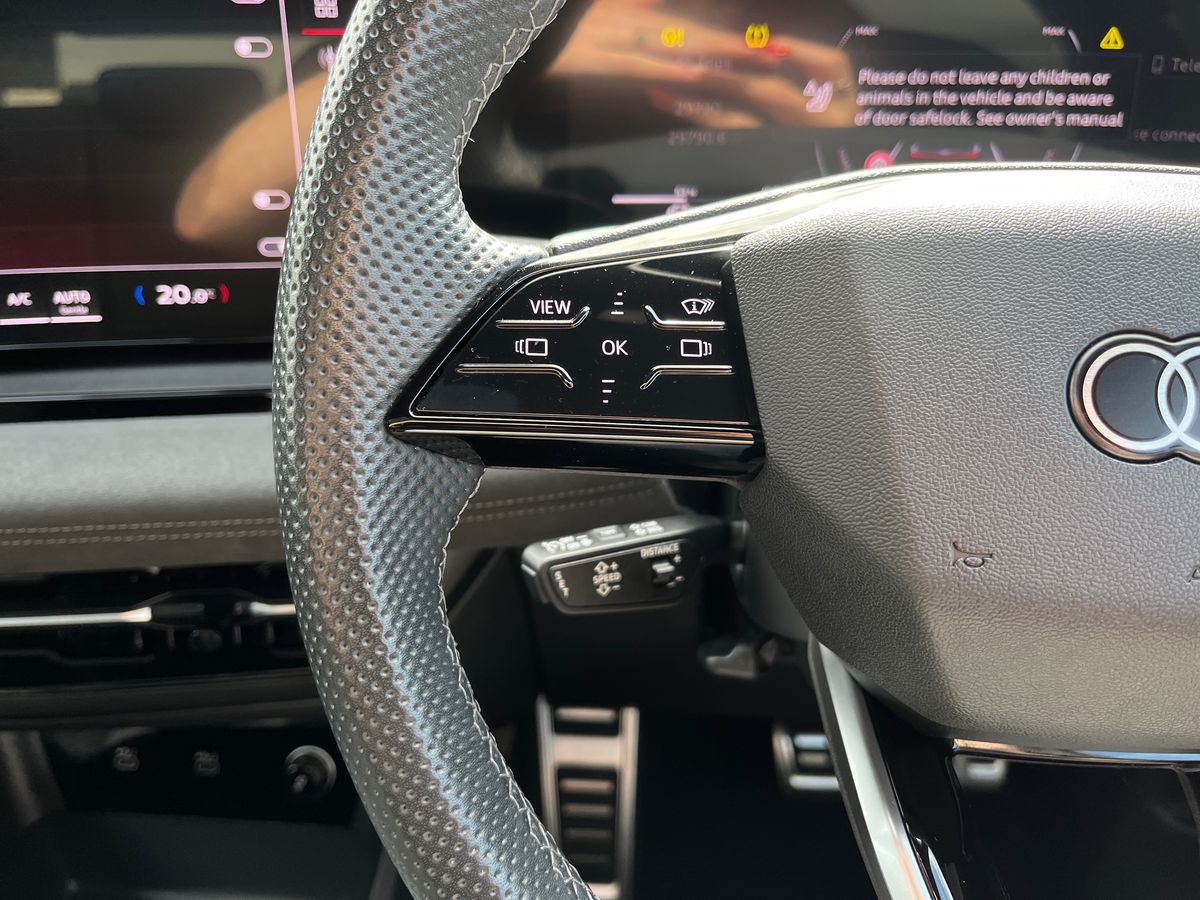 Audi Q6 e-tron Photo 15