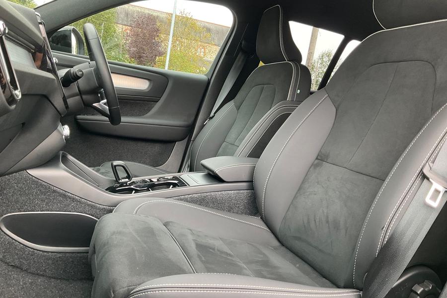 Volvo XC40 Photo autoimg-2ae8f7f6cf0b6b4af54f644f6b3388af97ffdf2b.jpg