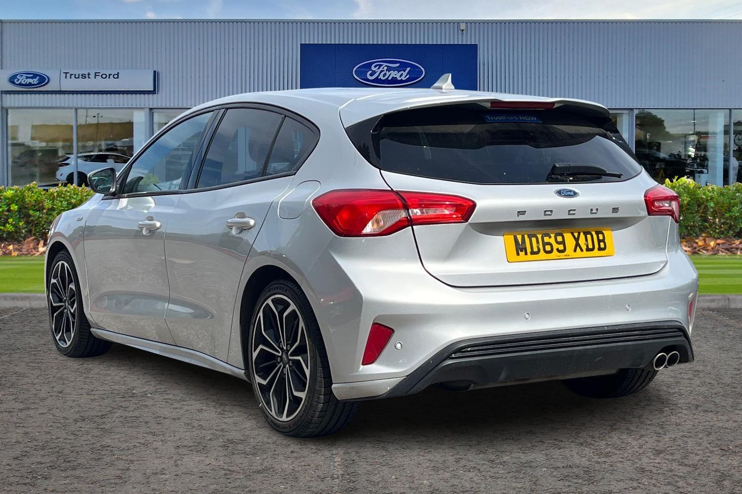 Ford Focus Photo 1
