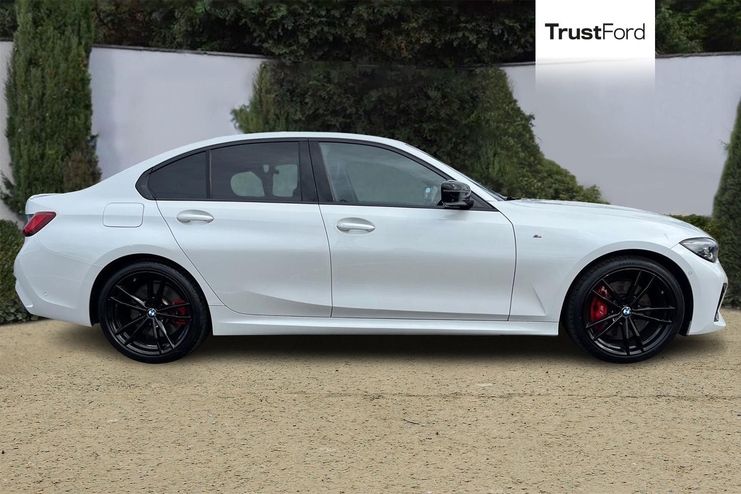 BMW 3 Series Photo 2